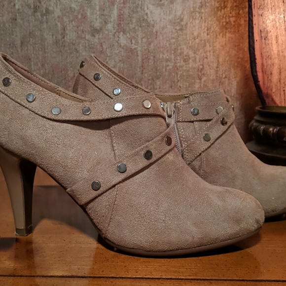 Ladies taupe suede like booties - Picture 1 of 3